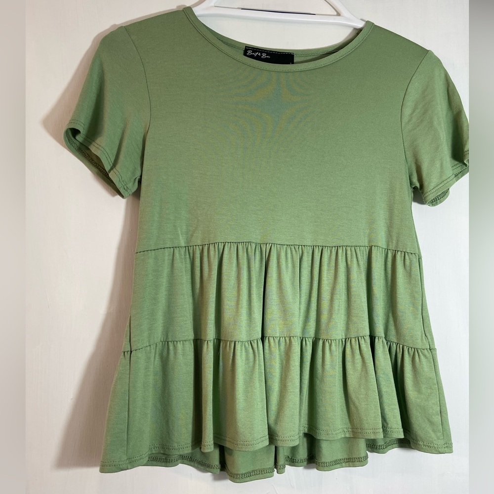 Cute Flowy Green Top